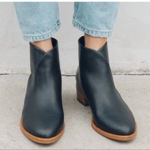 Soludos Leather Venetian Bootie in Black Size US 7.5